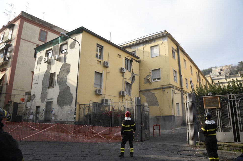 Crollo palazzina a Napoli, nessun ferito